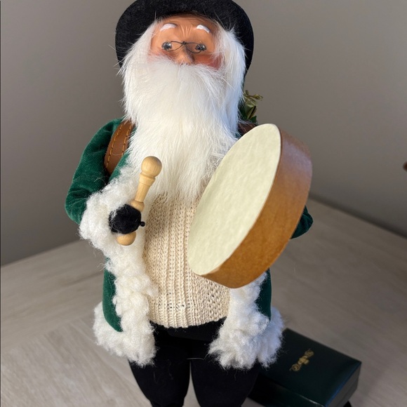 Byers Choice 2007 Irish Santa with Drum and Basket of Presents - Picture 12 of 12